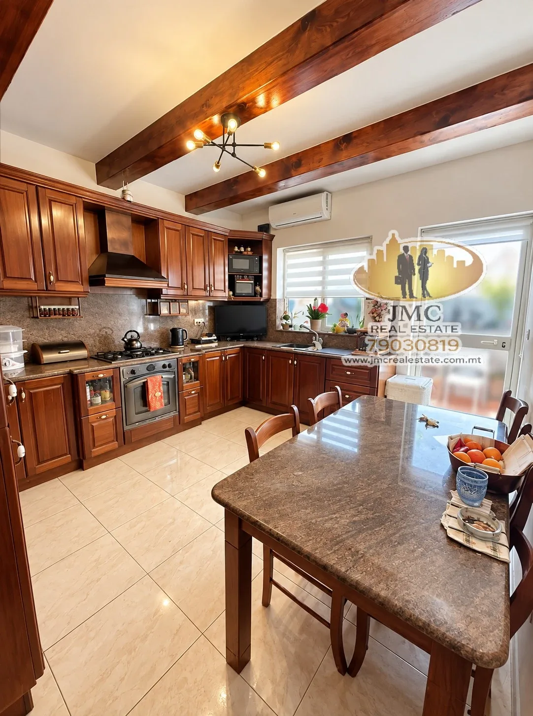 Santa Venera spacious fully furnished 3-bedroom maisonette with splash pool