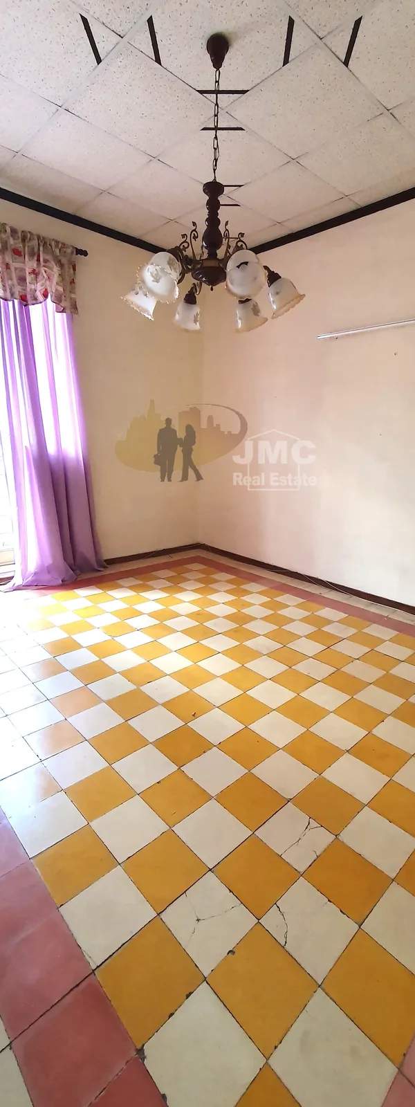 Fgura first floor apartment with airspace
