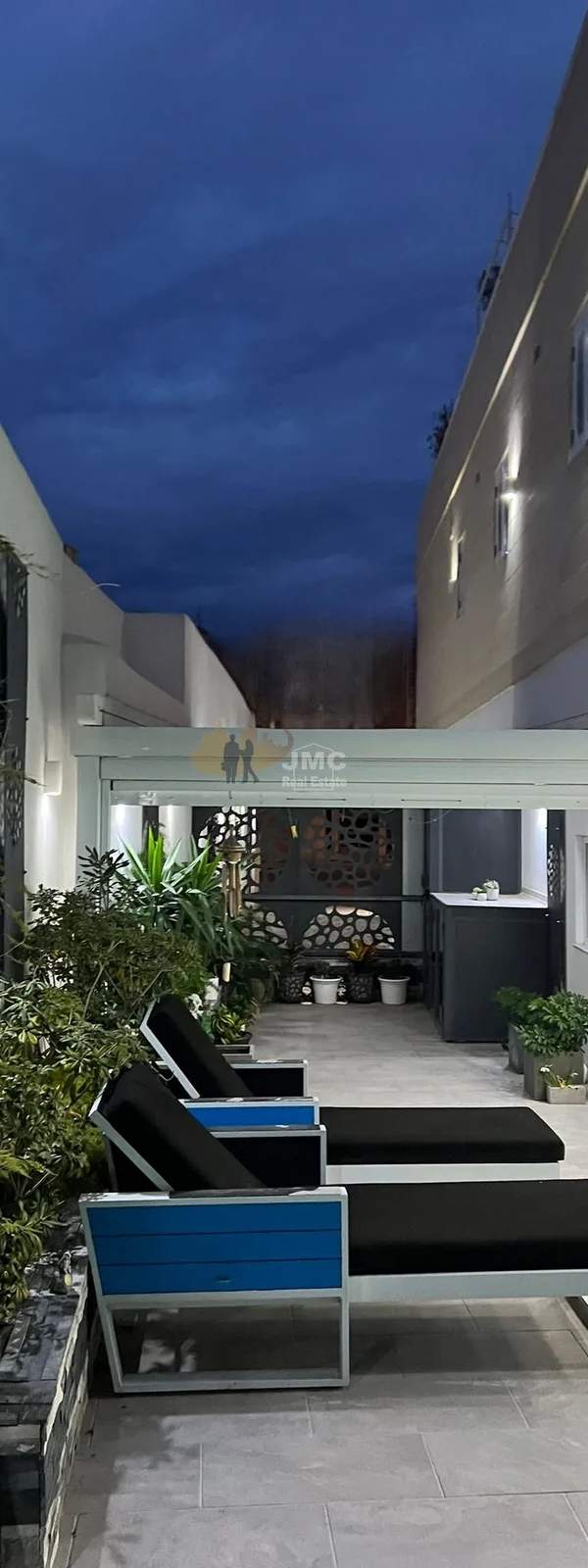 Tarxien semi-detached Villa with Pool & 9-car garage