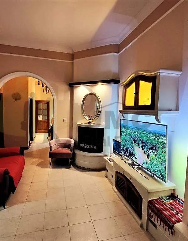 Pembroke 3 bedroom maisonette with garage