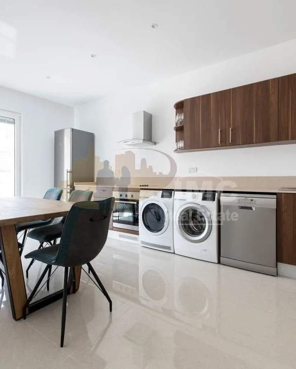 Sliema Luxurious 2 Bedroom Apartment in Prime Location