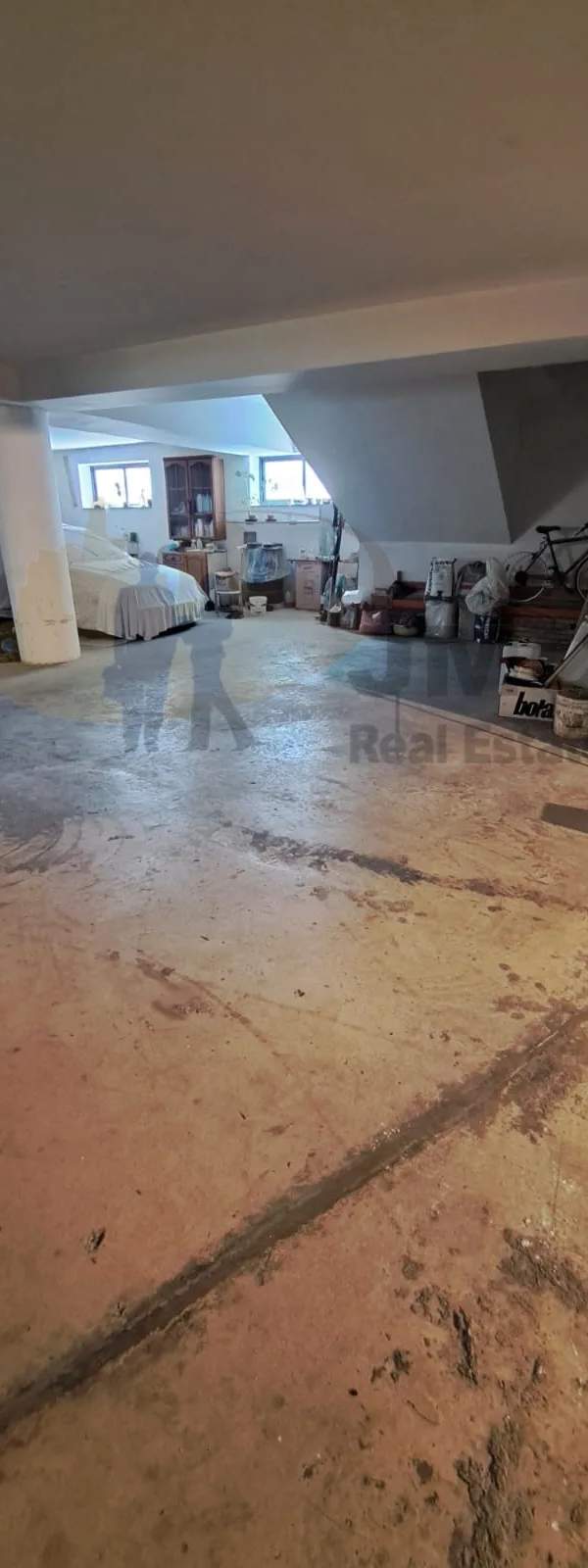 Fgura 10 car garage