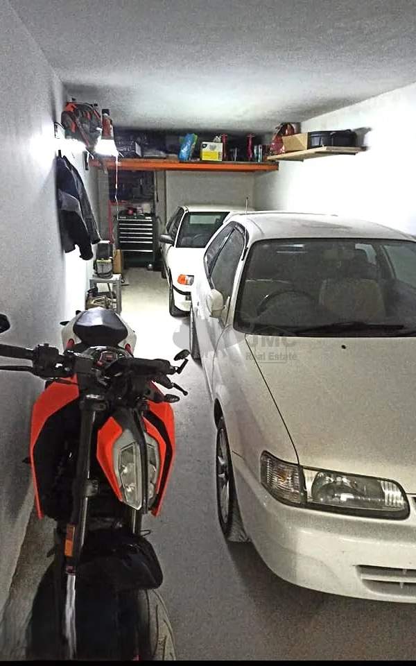 Fgura 2 car garage