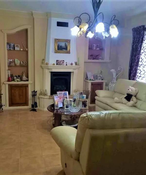 Mosta fully furnished 3 double bedroom maisonette