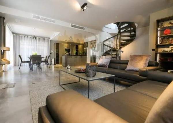 Swieqi fully furnished villa with jacuzzi & 8-10 car garage