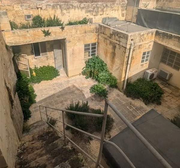 Siggiewi 300sqm House of Character with garage