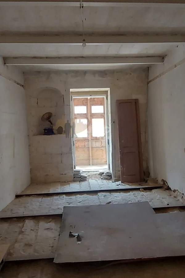 Bormla (Cospicua) large semi-converted hostel