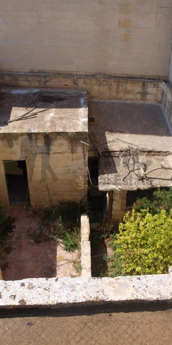 Siggiewi spacious townhouse with airspace