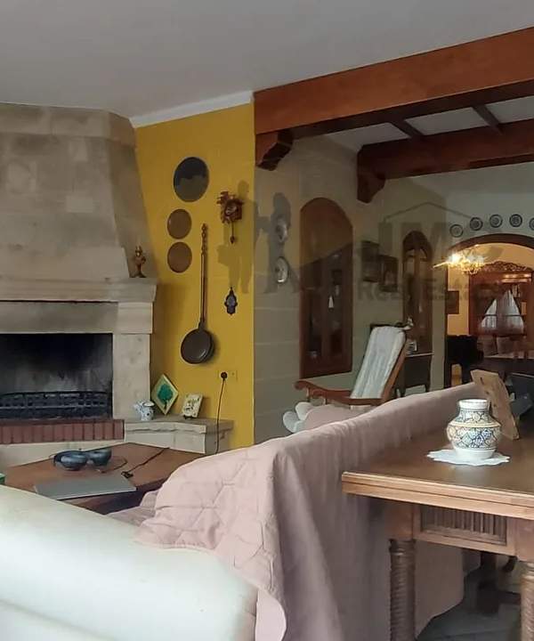 Tarxien partly furnished 3/4 bedroom first floor maisonette