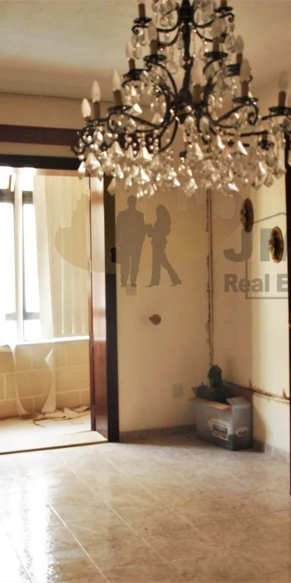 Fgura 3 bedroom maisonette with large backyard
