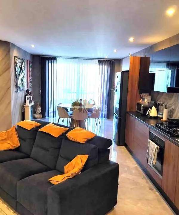 Qawra spacious 3-bedroom apartment
