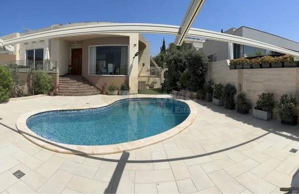 San Pawl tat-Targa villa with flatlet, Views, interconnected 5 car garage and Pool