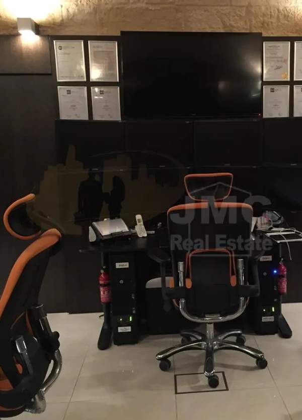 Floriana fully furnished and equipped corner office
