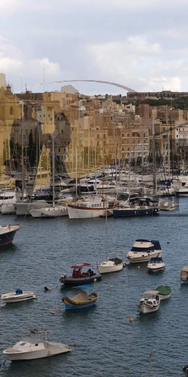 Senglea (Isla) large seafront garage ideal as restaurant