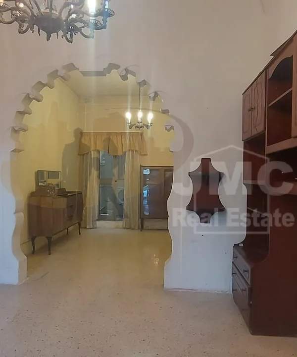 Fgura 2/3 bedroom ground floor maisonette with yard