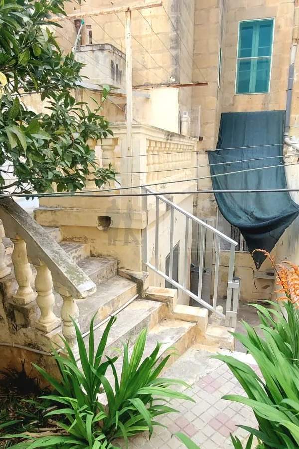 Zabbar centrally located townhouse