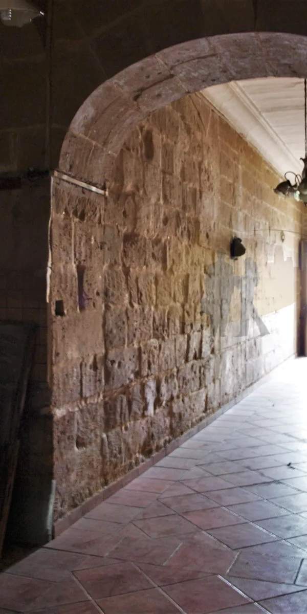 Valletta seafront maisonette with views