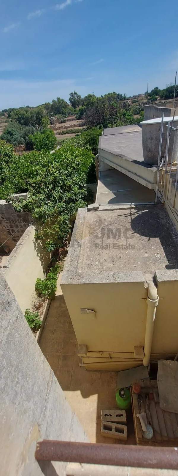Zejtun large 830sqm farmhouse with 5/6 car garage