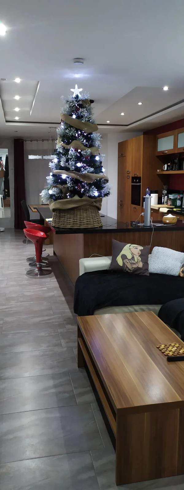 Fgura fully furnished 3 bedroom apartment including a 1-car garage