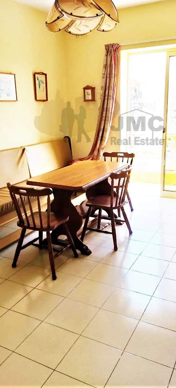 St.Paul's Bay 2 bedroom apartment with use of roof