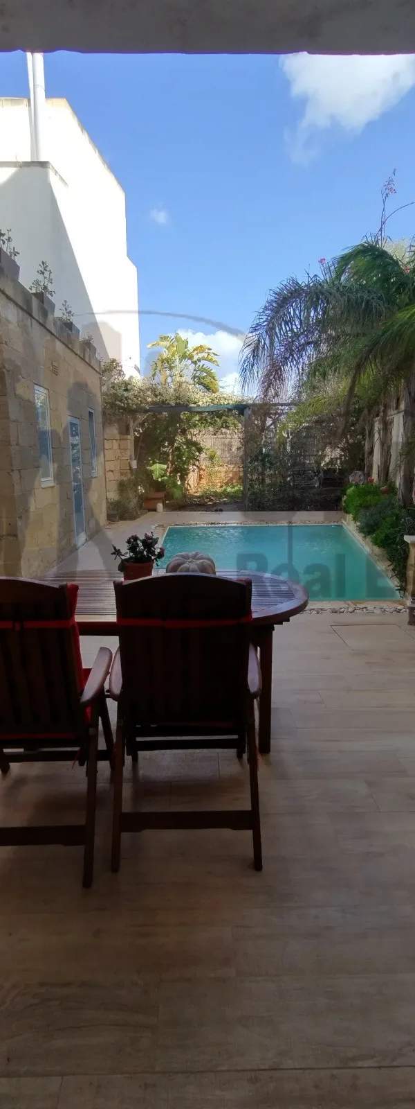 Kirkop luxuriously converted 3 bedroom townhouse with Pool