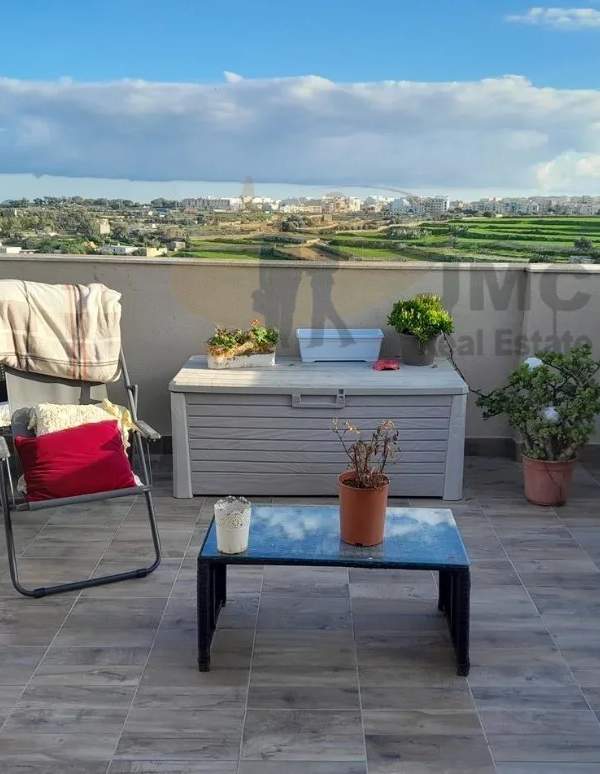 Zebbug (Malta) 2 double bedroom penthouse with permit for a 2nd level