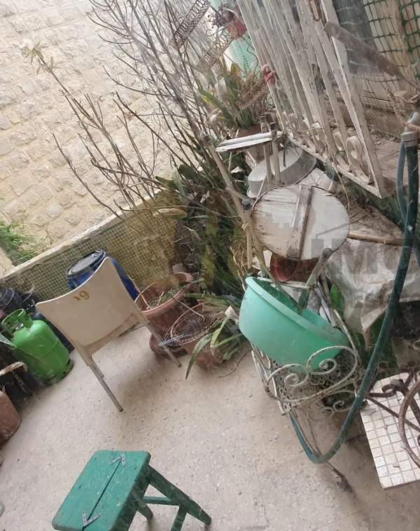Sliema ground floor apartment with yard/shop