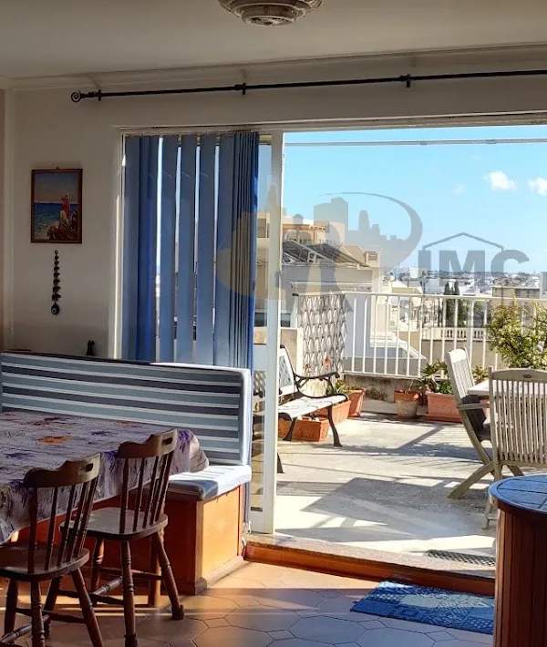 Ibragg partly furnished first floor maisonette with sea view