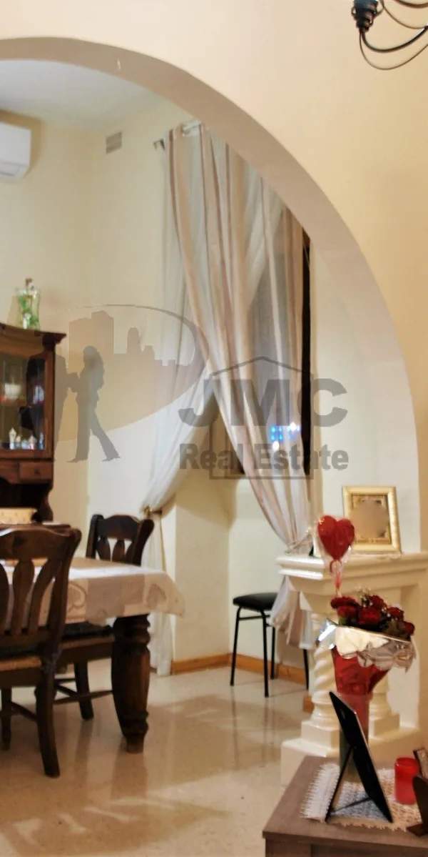 Isla (Senglea) furnished seafront 2 bedroom apartment
