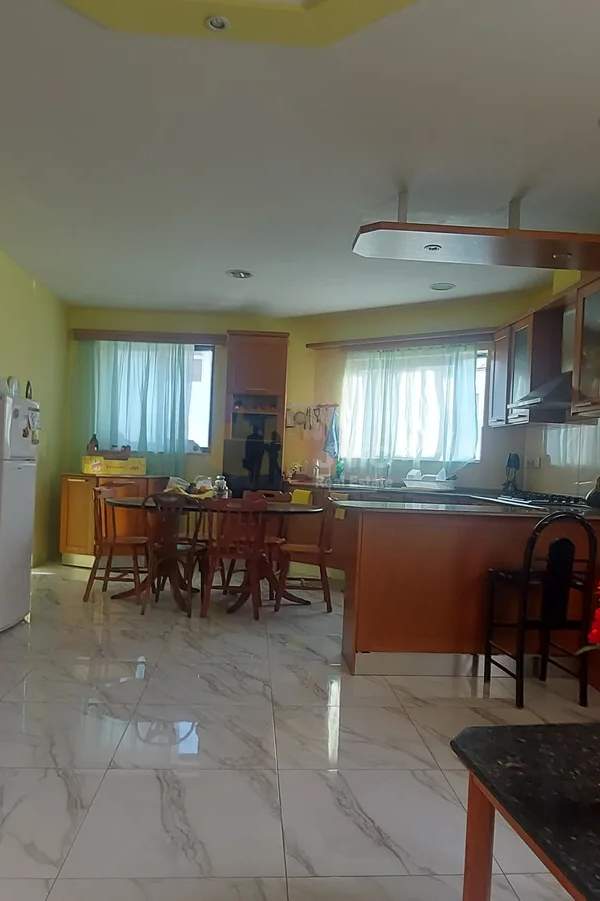 Pembroke Fully Furnished 3 bedroom maisonette & 2-car garage included