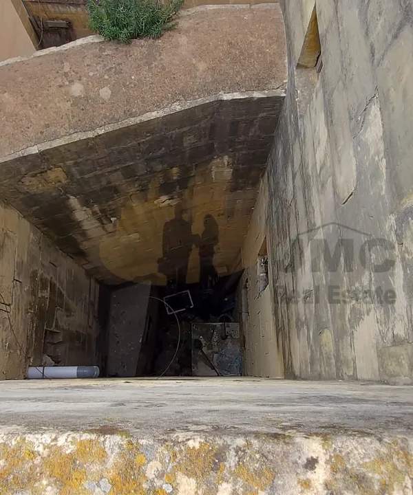 Marsa corner seafront Property ideal for commercial or residential 4+1 area