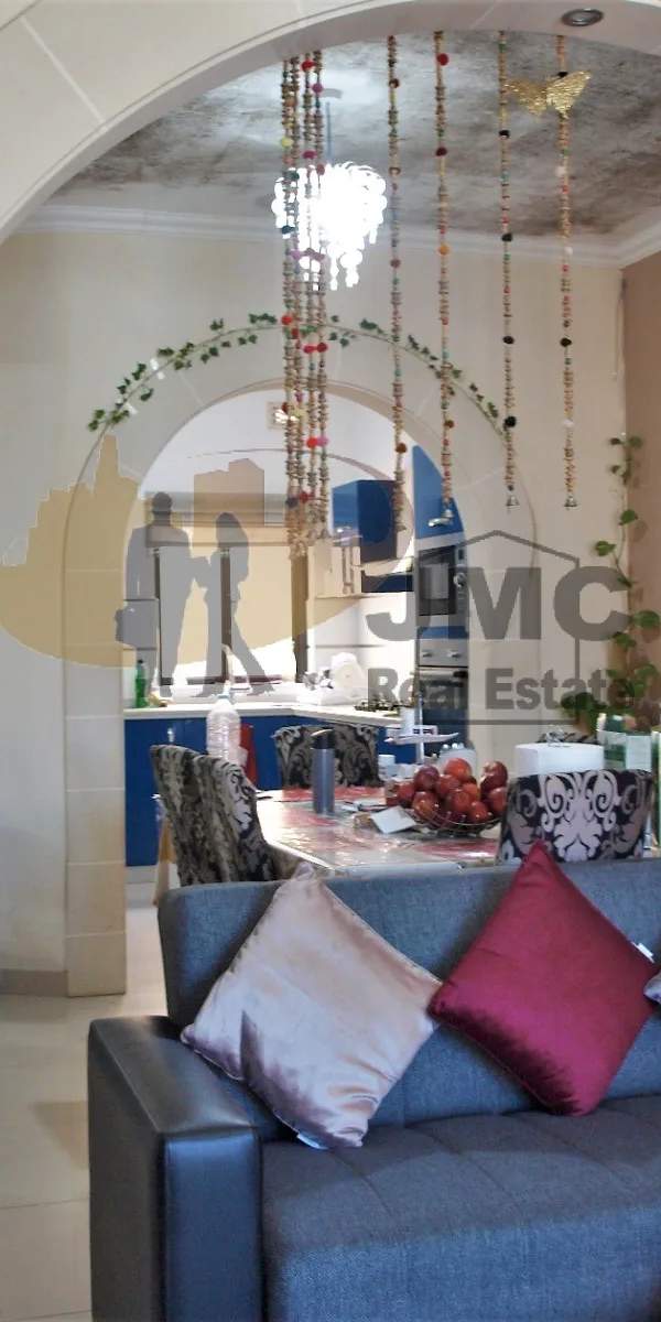 Qormi 3 bedroom apartment with roof