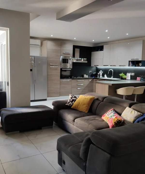 Qawra fully furnished & designer finished 3 double bedroom apartment