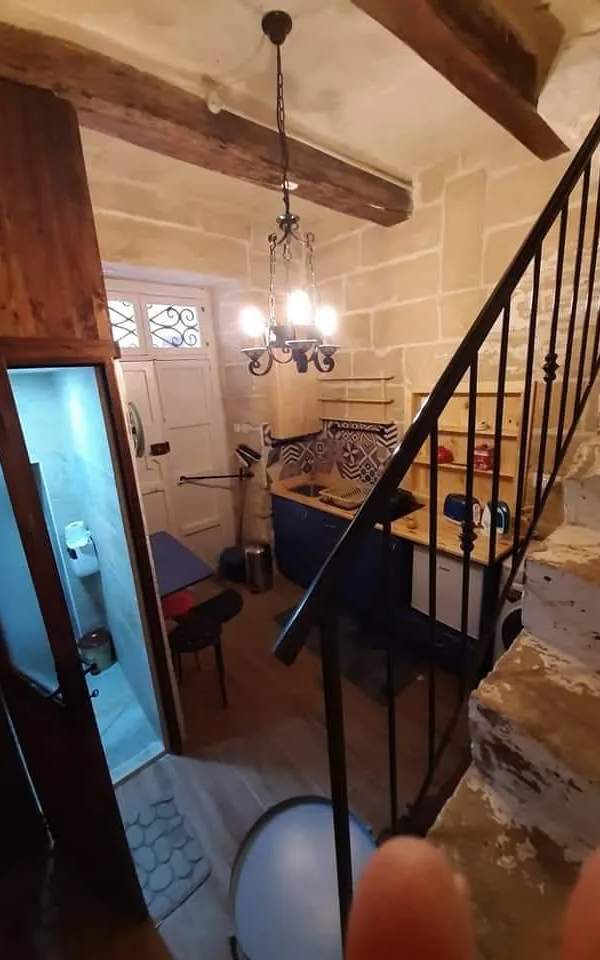 Cospicua (Bormla) modernly furnished 1 bedroom duplex maisonette