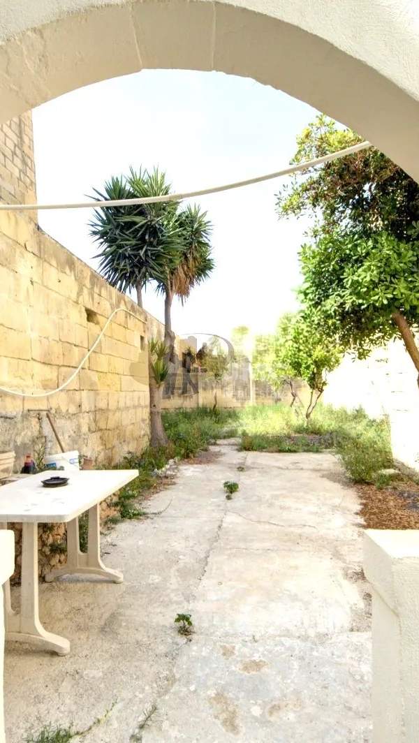 Santa Venera townhouse with a 270sqm garden