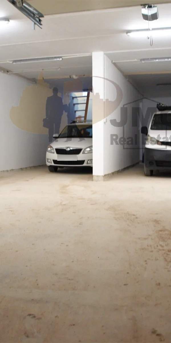 Tarxien 6 car garage