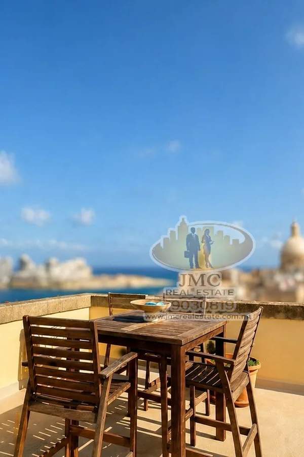Valletta partly furnished 4-bedroom apartment with use of roof with beautiful sea views
