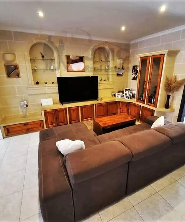 Rabat (Malta) furnished 3 bedroom maisonette with 5 car garage