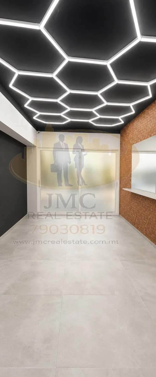 Qawra commercial property To Let