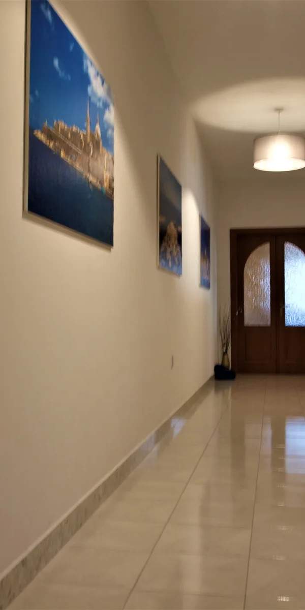 Fgura first floor duplex maisonette with airspace