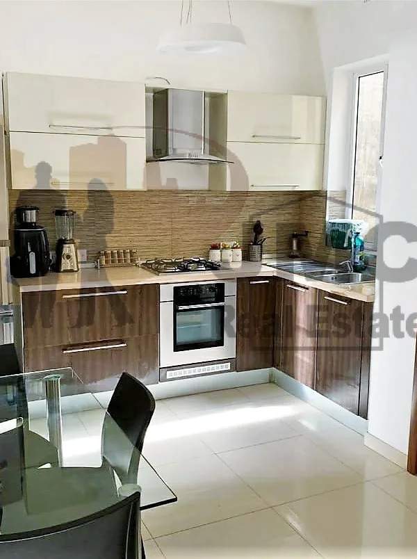 Isla (Senglea) 2 bedroom maisonette with own roof