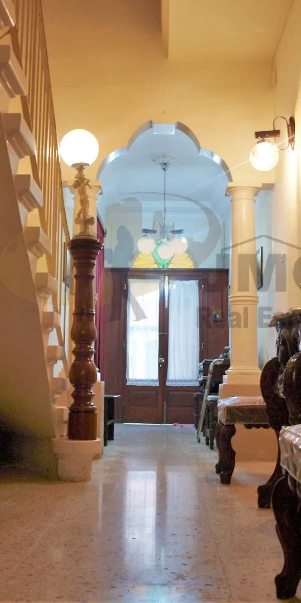 Birzebbugia 200m² ground floor maisonette with own airspace & a Class 4B shop
