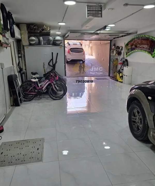 Qormi 5 car garage with additional back area