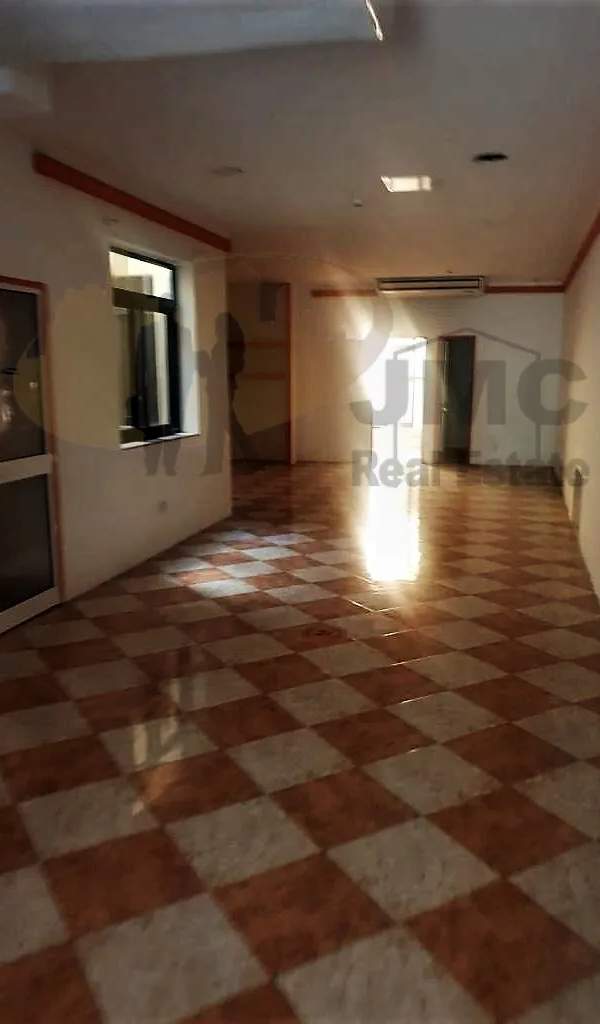 Santa Venera centrally located shop