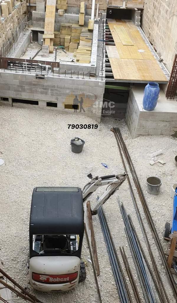 Qormi Townhose in Qormi UCA with pool and garage
