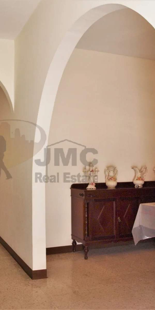 Fgura 2 double bedroom maisonette with backyard