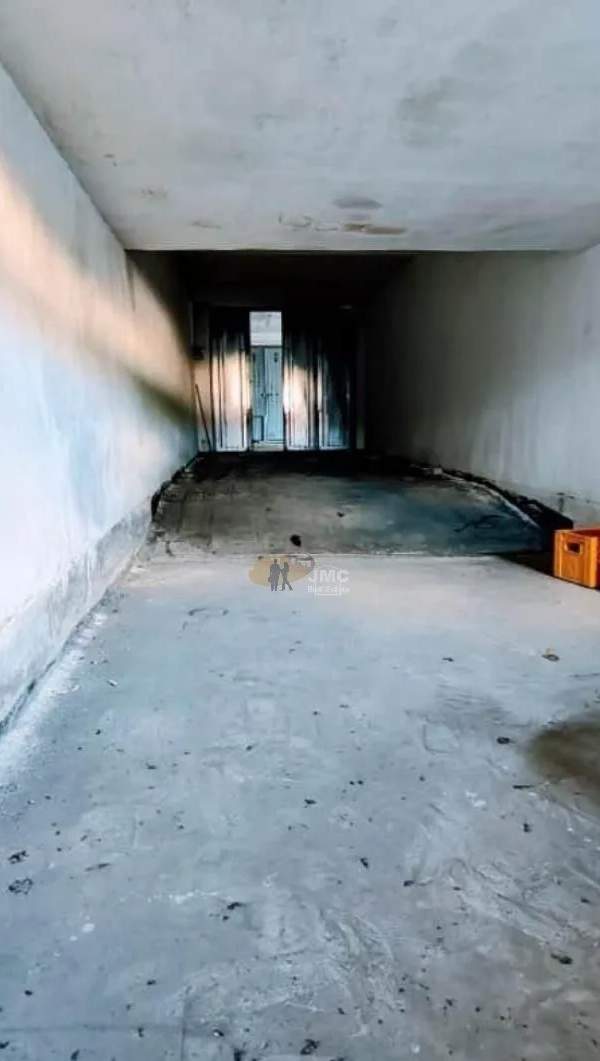 Mosta 3-4 car garage